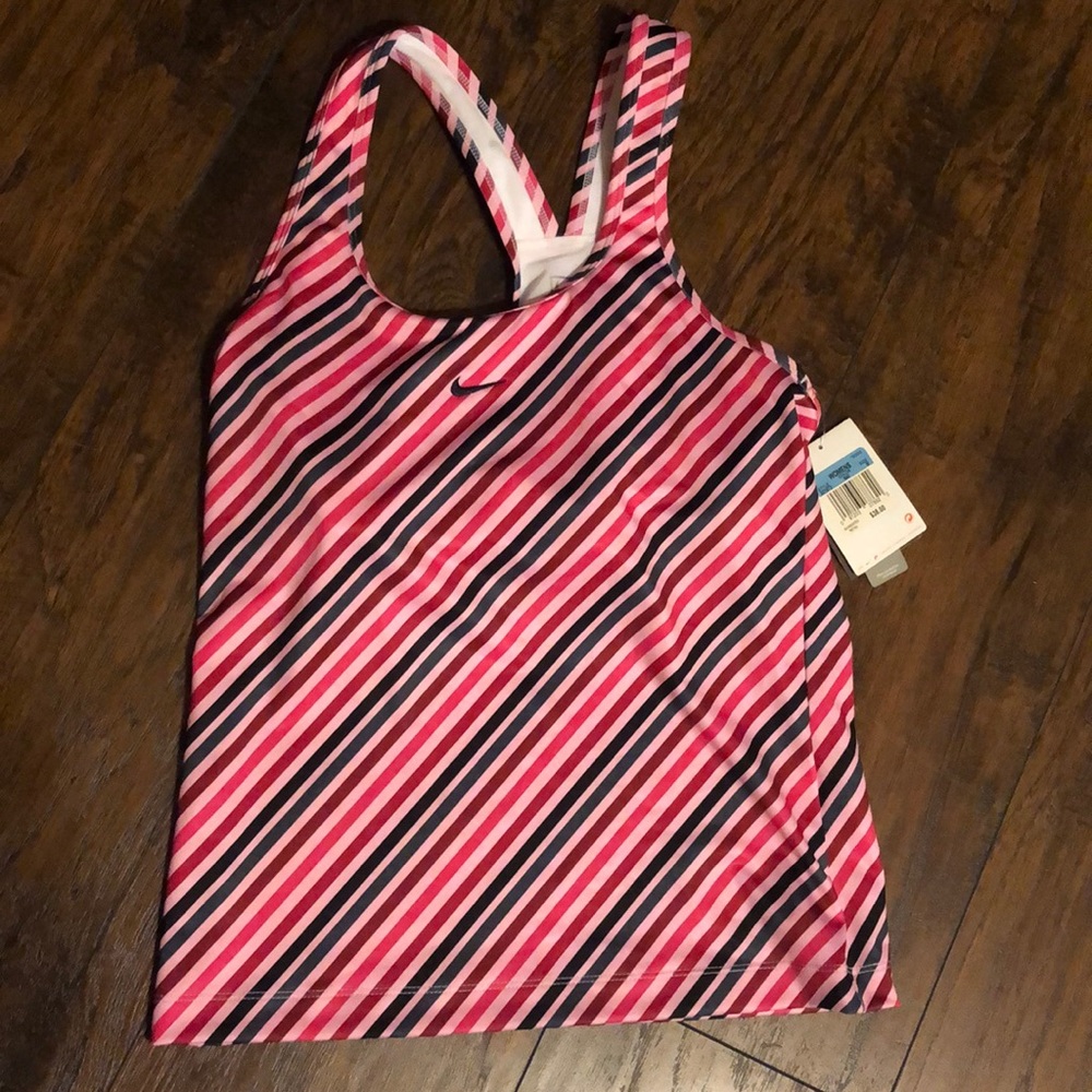 Nike training tank w/ built in bra